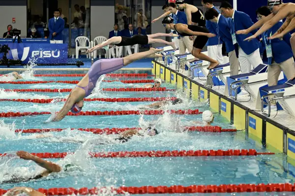 女子4x100米自由泳接力中国队夺冠破纪录(2)