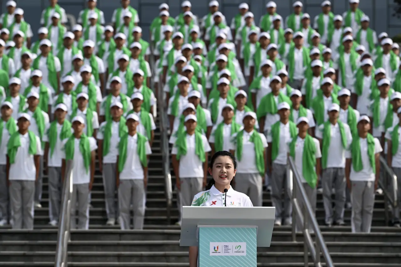 成都大运会志愿者誓师大会在成都大学举行(9)