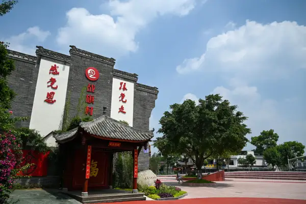 极美王勤战旗村战旗飘(8)