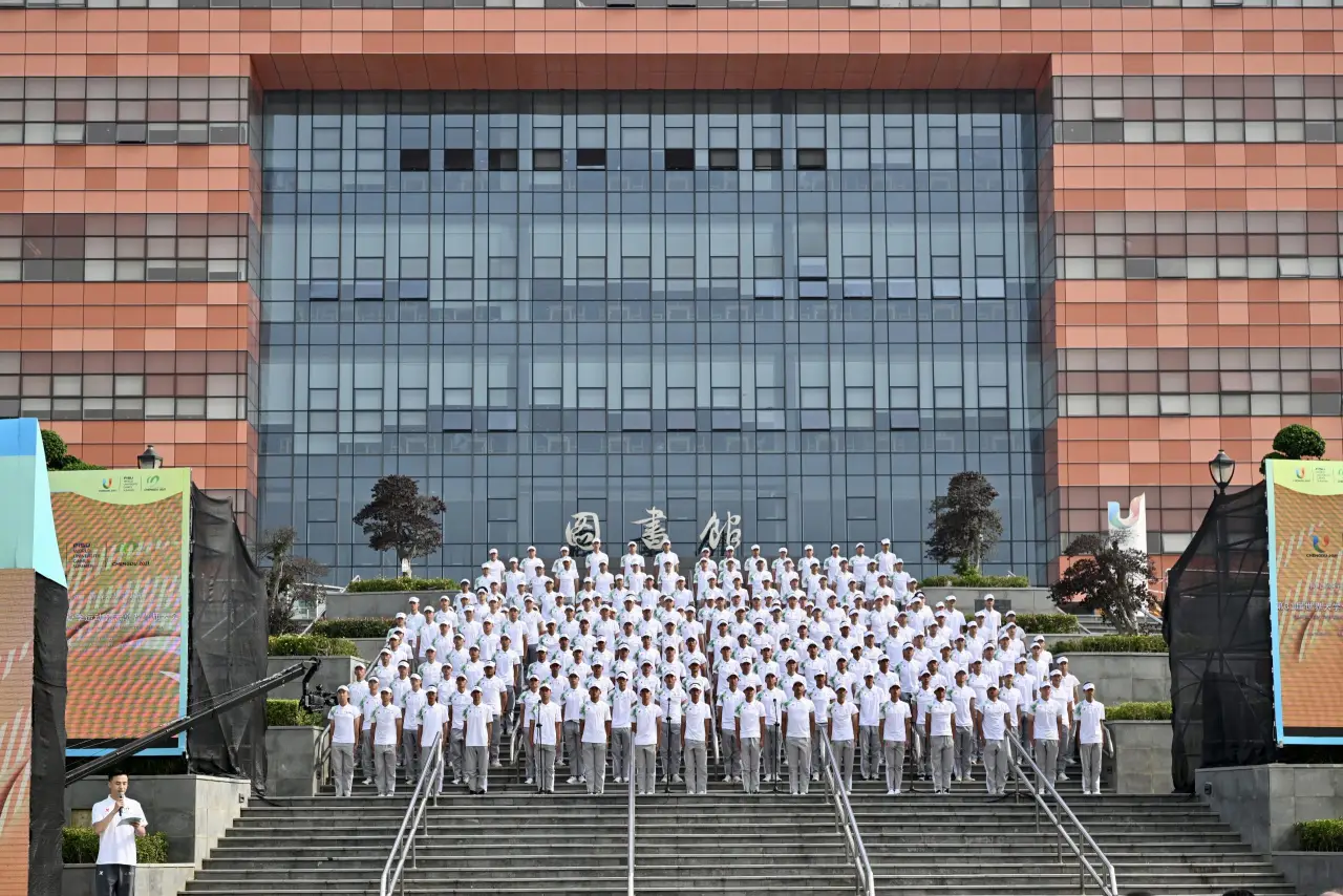 成都大运会志愿者誓师大会在成都大学举行(6)