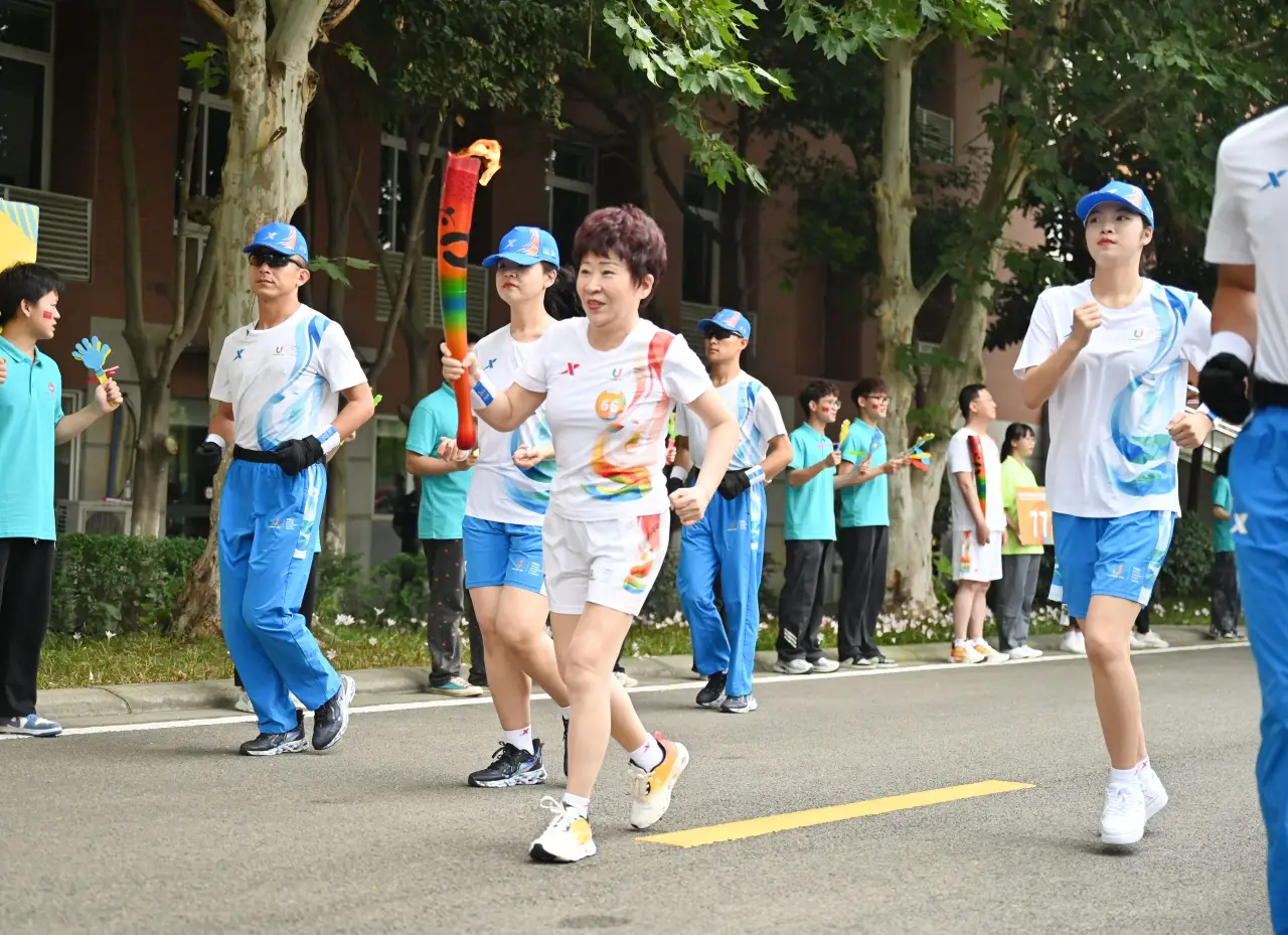 成都第31届世界大学生夏季运动会火炬传递成都站(首日)火炬手