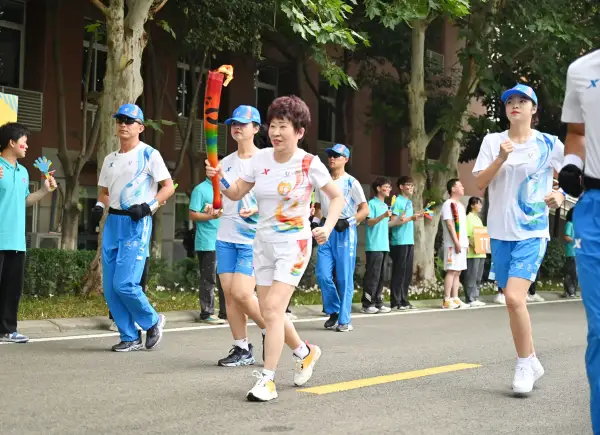 成都第31届世界大学生夏季运动会火炬传递成都站(首日)火炬手
